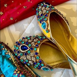 Blue handmade flat shoes w/stones. Khussa. Peacock blue & gold/stones.Bellydance